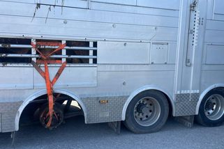 Jízda bez kola. Kamion v zoufalém stavu šokoval policisty na jihu Čech - Novinky